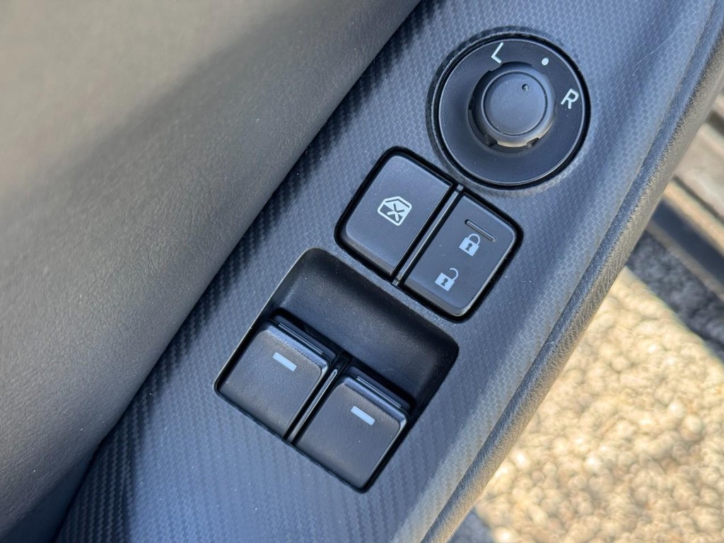 Mazda MX-5 Miata RF Vehicle Full-screen Gallery Image 13