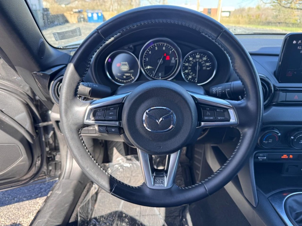 Mazda MX-5 Miata RF Vehicle Full-screen Gallery Image 15