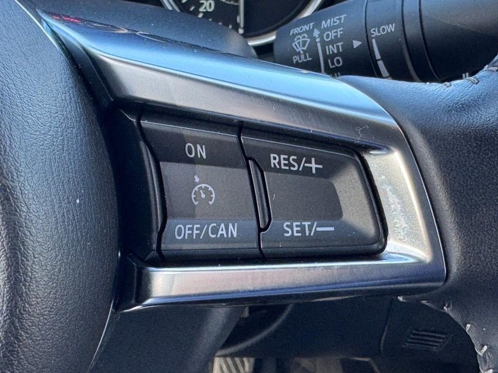 Mazda MX-5 Miata RF Vehicle Full-screen Gallery Image 17