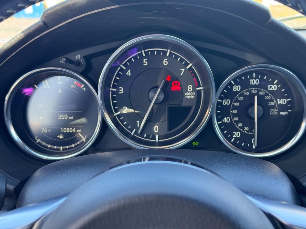 Mazda MX-5 Miata RF Vehicle Full-screen Gallery Image 18