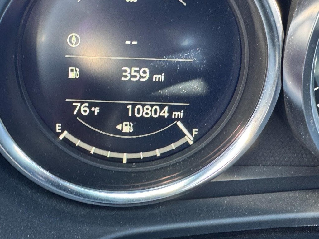 Mazda MX-5 Miata RF Vehicle Full-screen Gallery Image 19