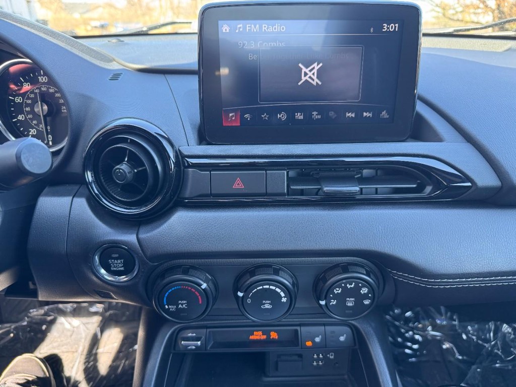 Mazda MX-5 Miata RF Vehicle Full-screen Gallery Image 20