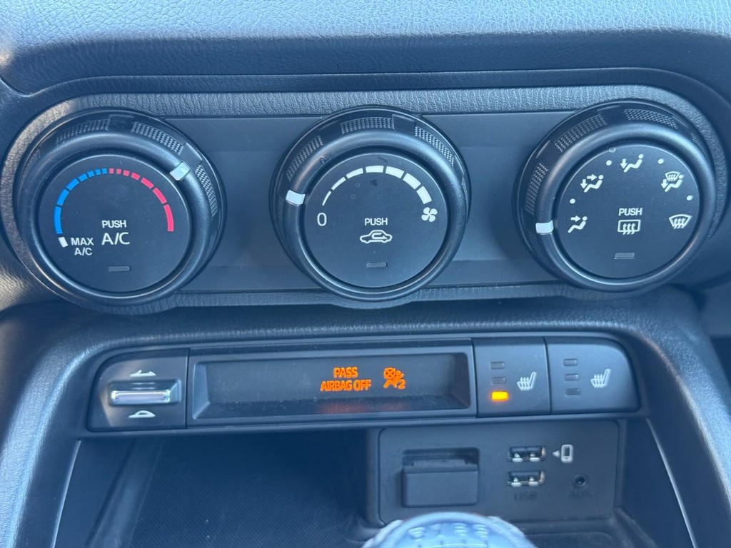 Mazda MX-5 Miata RF Vehicle Full-screen Gallery Image 21