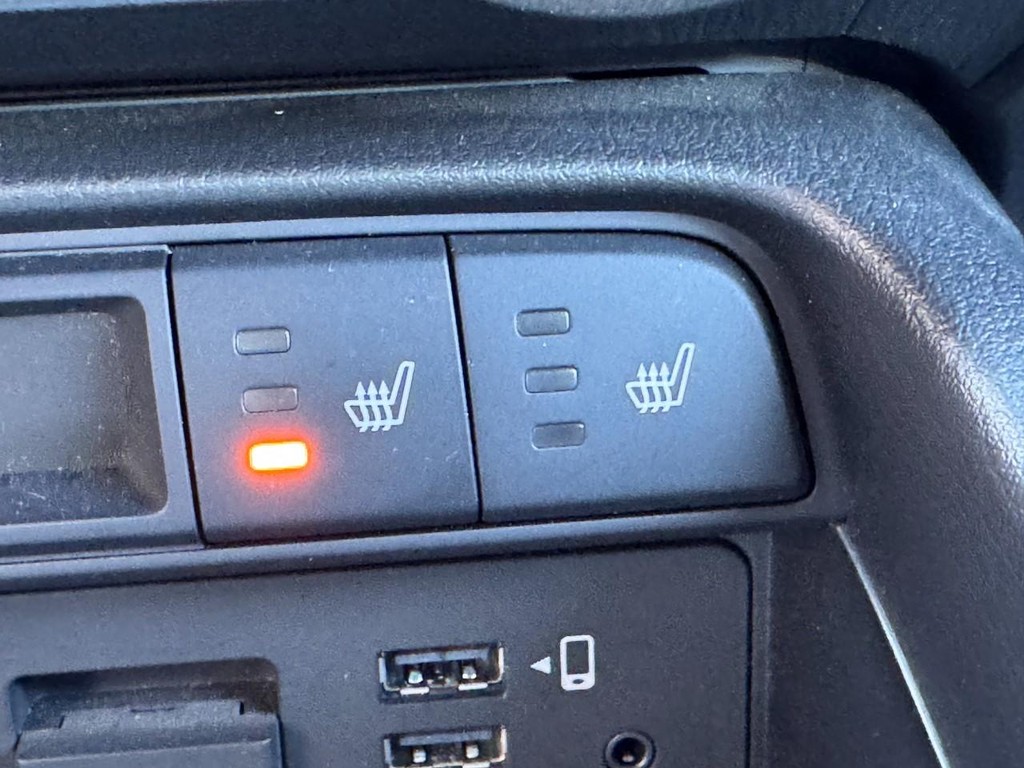 Mazda MX-5 Miata RF Vehicle Full-screen Gallery Image 22