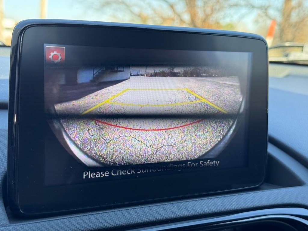 Mazda MX-5 Miata RF Vehicle Full-screen Gallery Image 23