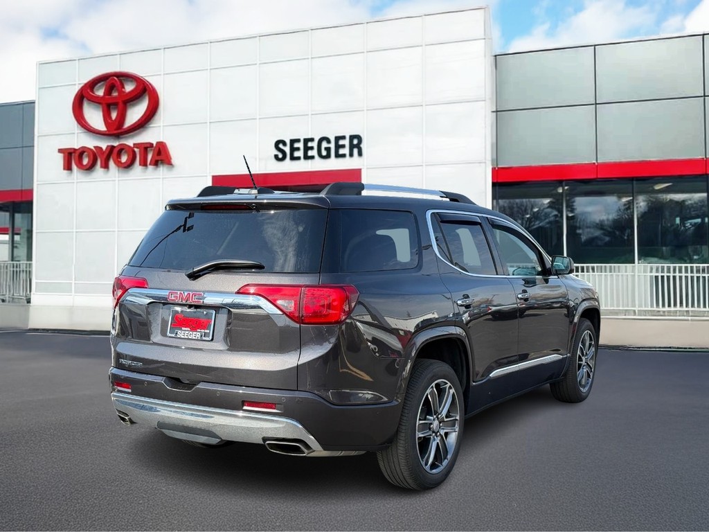 GMC Acadia Vehicle Full-screen Gallery Image 03