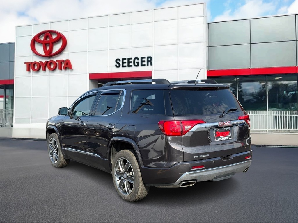 GMC Acadia Vehicle Full-screen Gallery Image 06