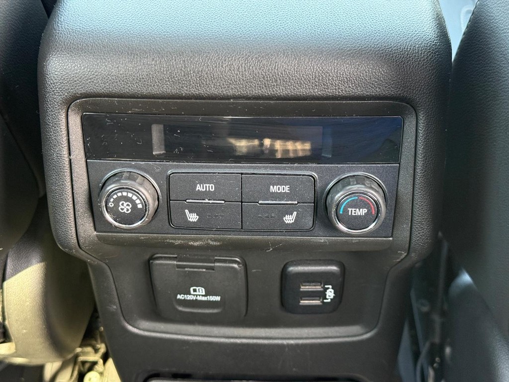 GMC Acadia Vehicle Full-screen Gallery Image 11