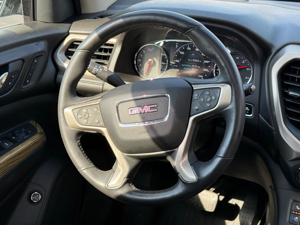 GMC Acadia Vehicle Full-screen Gallery Image 13