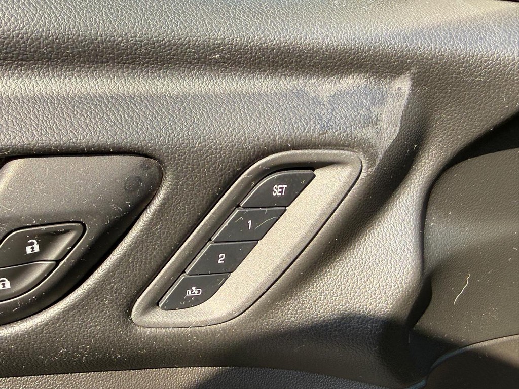 GMC Acadia Vehicle Full-screen Gallery Image 17