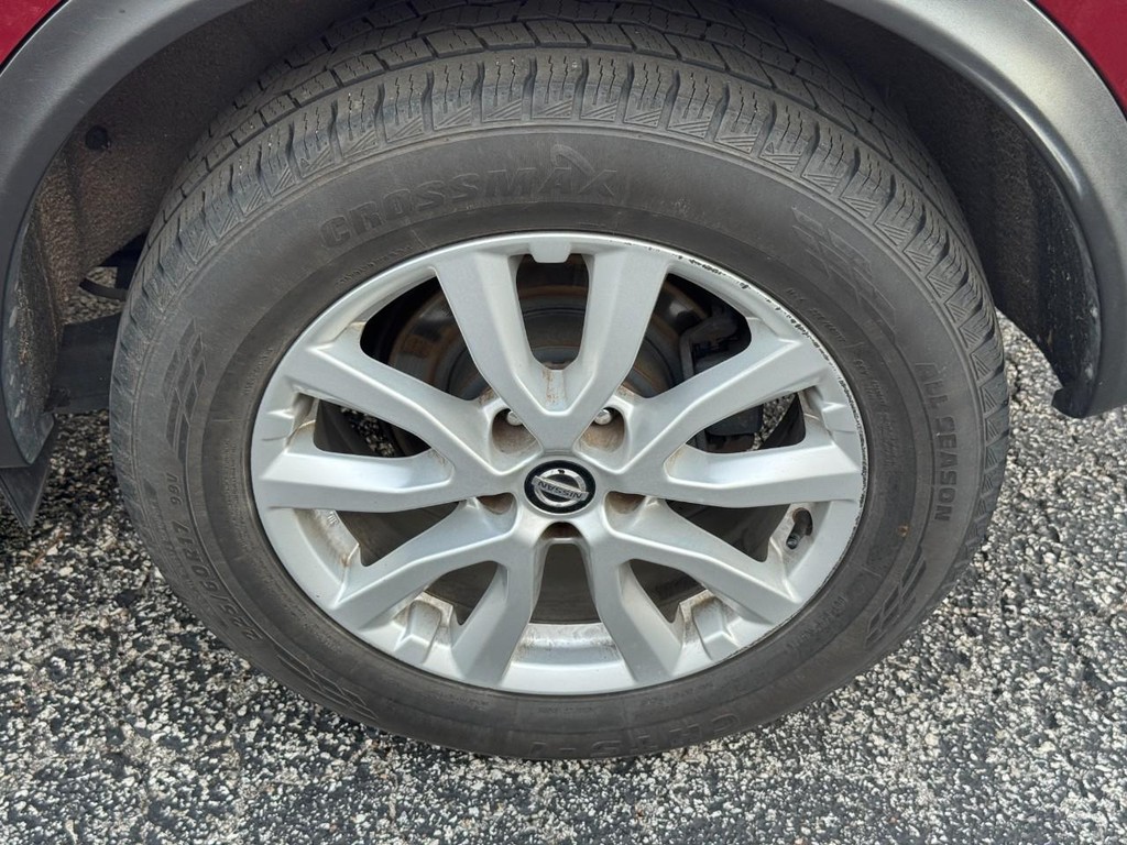 Nissan Rogue Sport Vehicle Full-screen Gallery Image 08