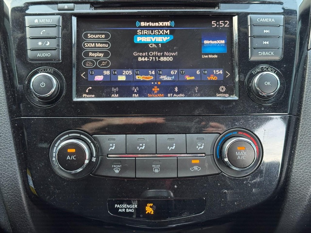 Nissan Rogue Sport Vehicle Full-screen Gallery Image 14