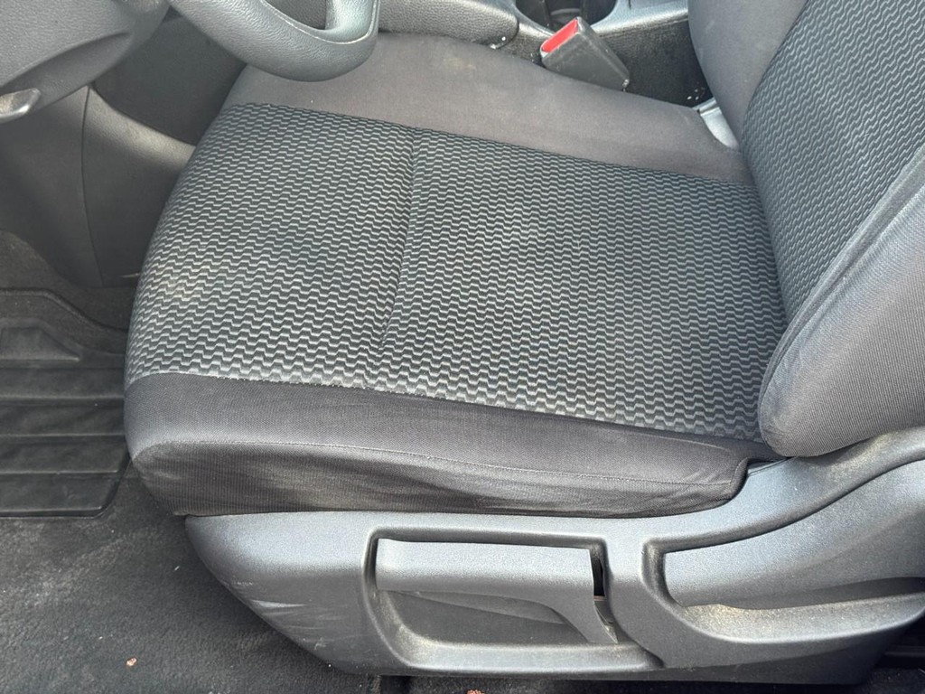 Nissan Rogue Sport Vehicle Full-screen Gallery Image 16