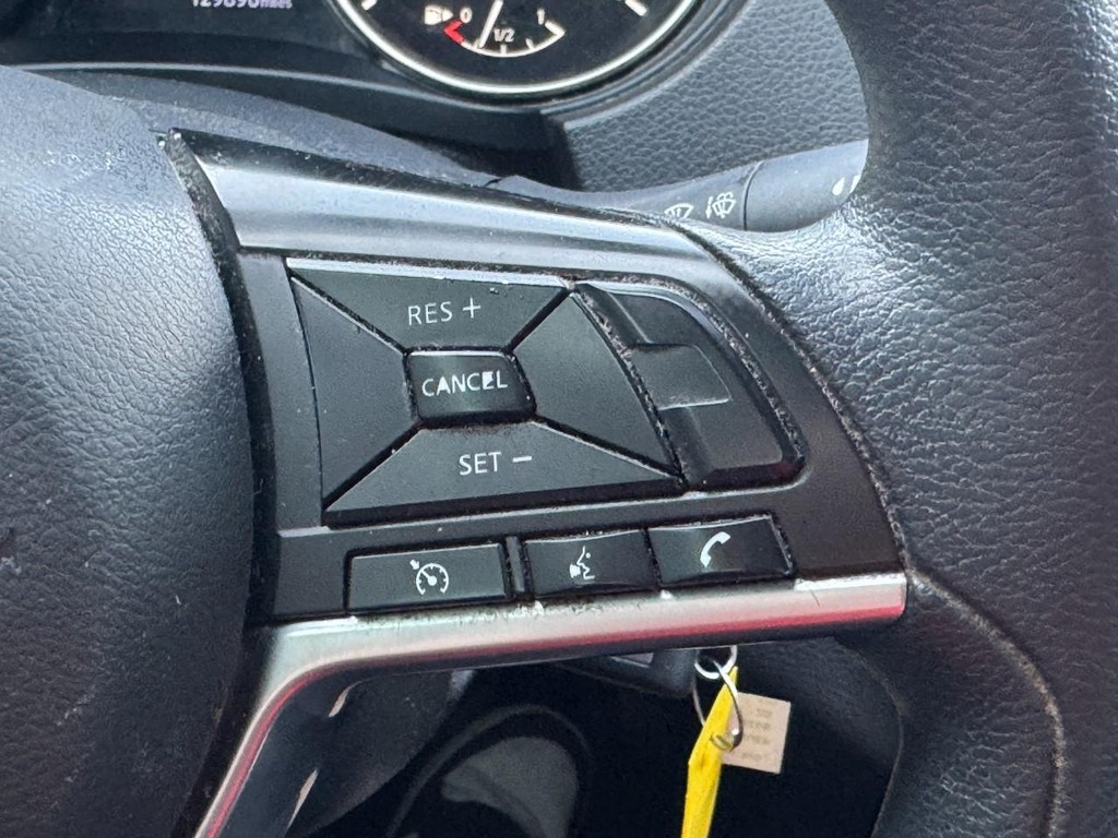 Nissan Rogue Sport Vehicle Full-screen Gallery Image 18