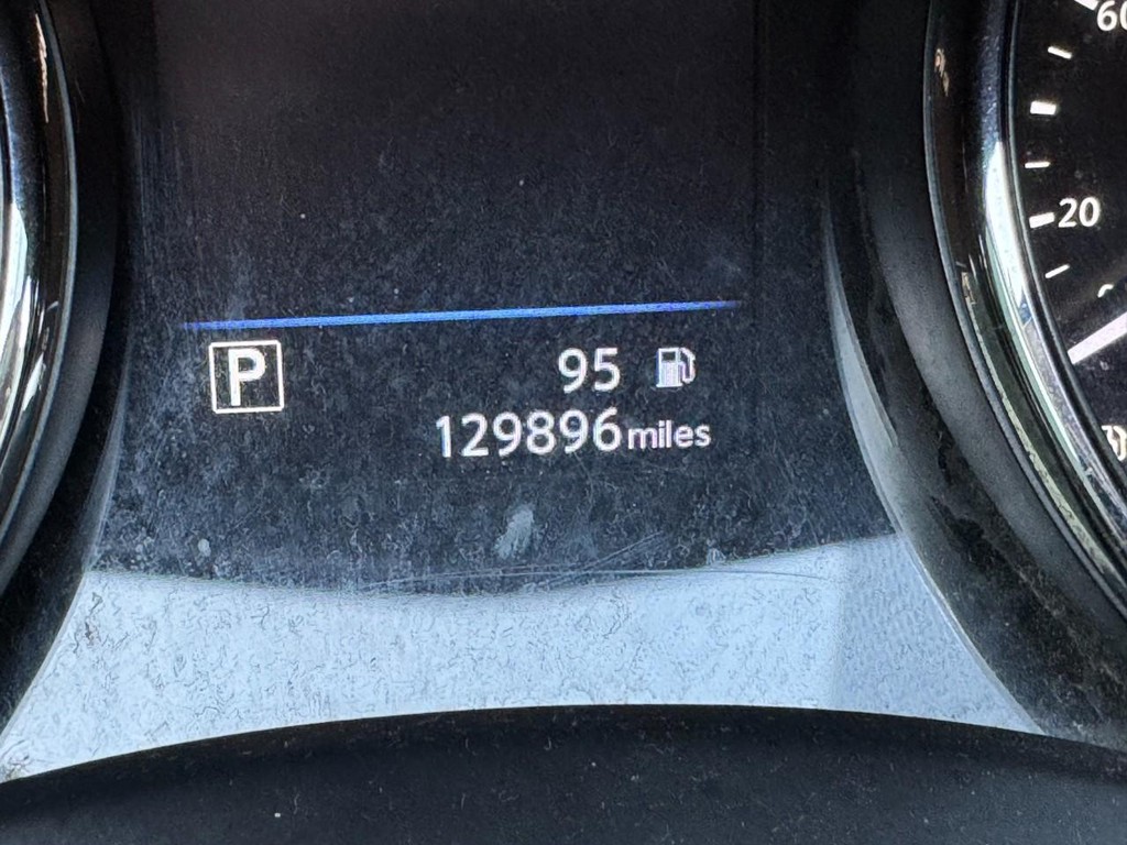 Nissan Rogue Sport Vehicle Full-screen Gallery Image 20