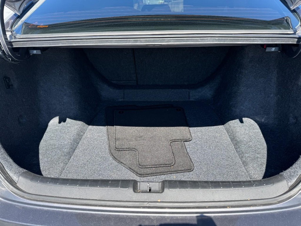 Honda Accord Sedan Vehicle Full-screen Gallery Image 04