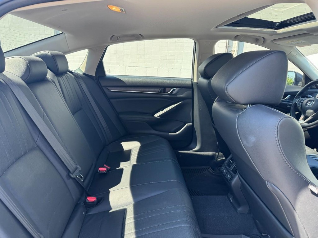 Honda Accord Sedan Vehicle Full-screen Gallery Image 10