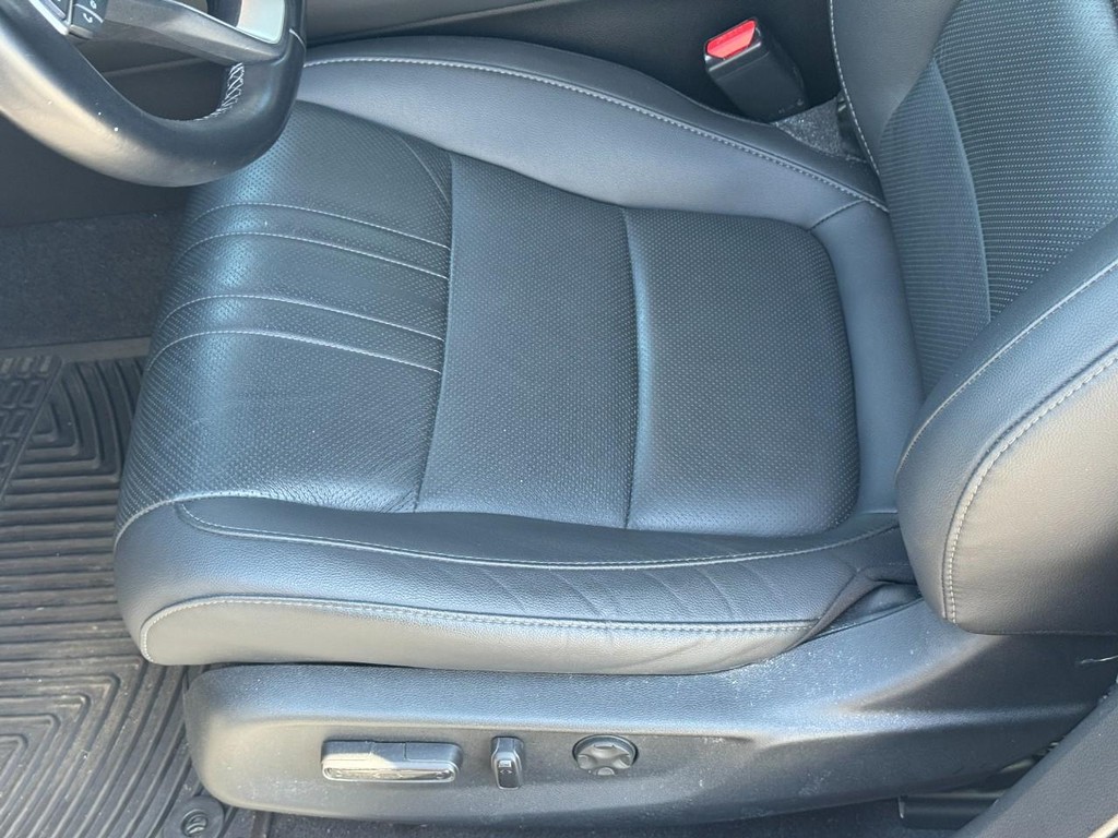 Honda Accord Sedan Vehicle Full-screen Gallery Image 16