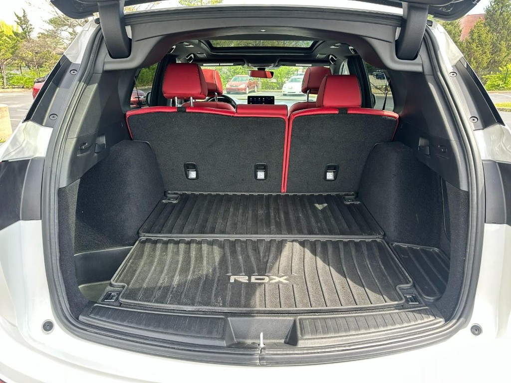 Acura RDX Vehicle Full-screen Gallery Image 05