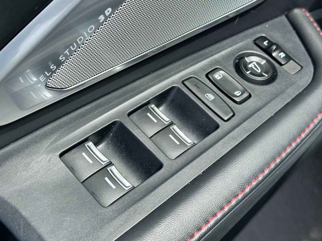 Acura RDX Vehicle Full-screen Gallery Image 17