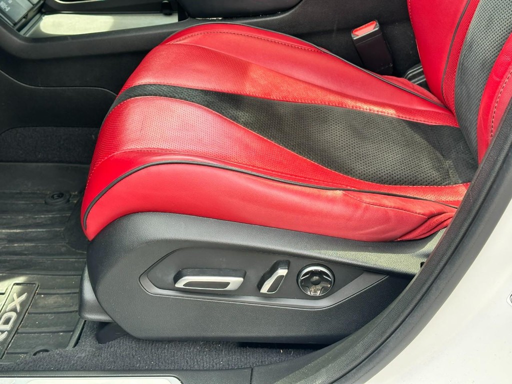 Acura RDX Vehicle Full-screen Gallery Image 19