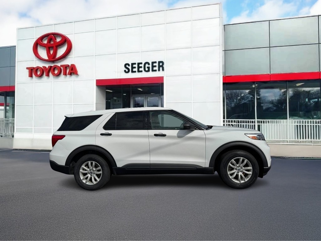 Ford Explorer Vehicle Full-screen Gallery Image 02