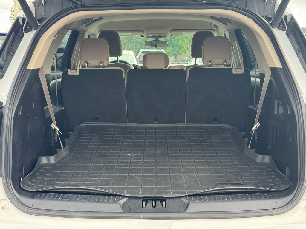 Ford Explorer Vehicle Full-screen Gallery Image 04