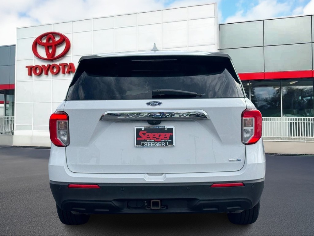 Ford Explorer Vehicle Full-screen Gallery Image 05