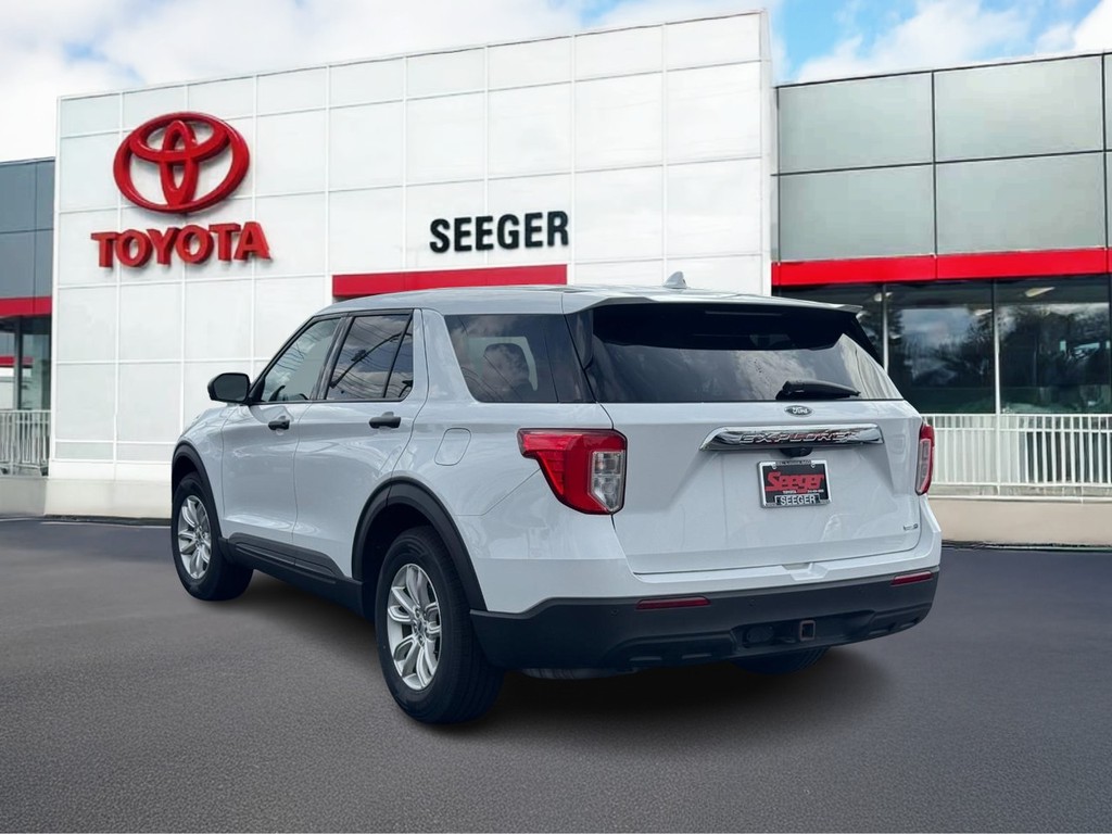 Ford Explorer Vehicle Full-screen Gallery Image 06