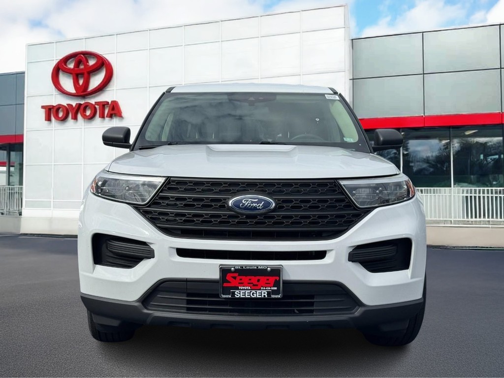 Ford Explorer Vehicle Full-screen Gallery Image 09