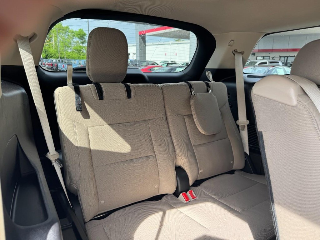 Ford Explorer Vehicle Full-screen Gallery Image 10