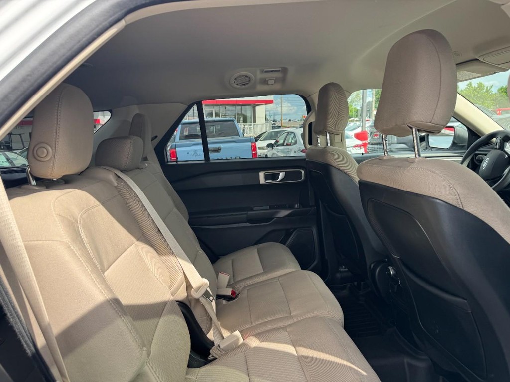 Ford Explorer Vehicle Full-screen Gallery Image 11
