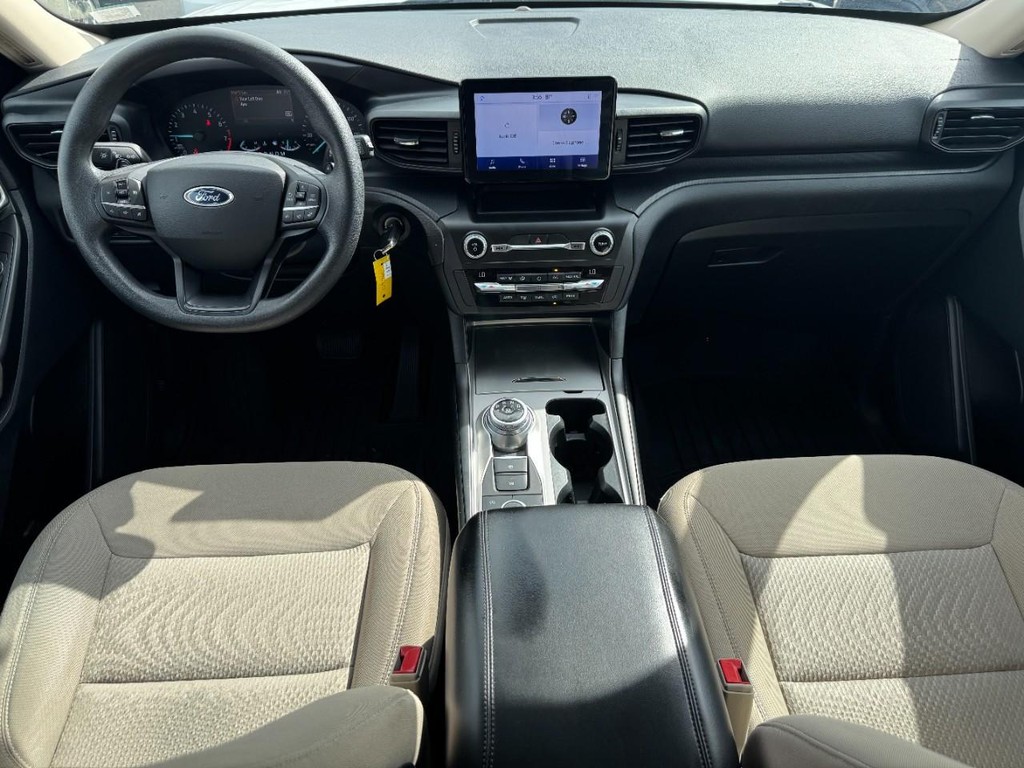 Ford Explorer Vehicle Full-screen Gallery Image 12