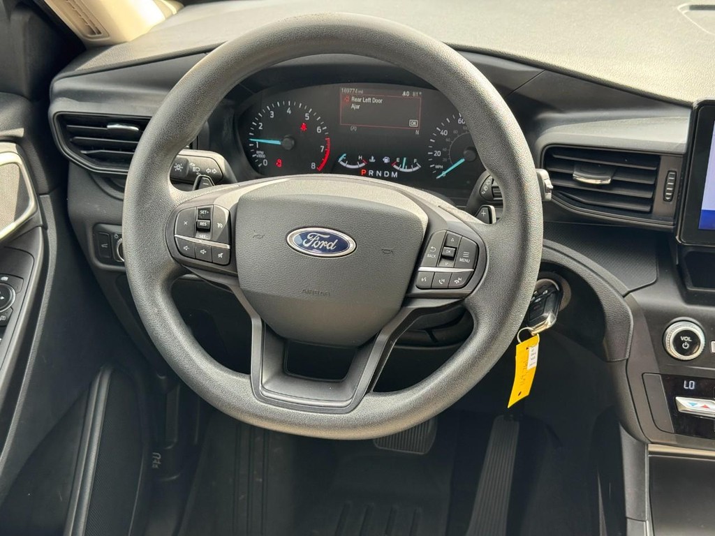 Ford Explorer Vehicle Full-screen Gallery Image 13
