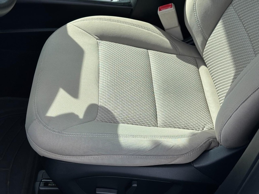 Ford Explorer Vehicle Full-screen Gallery Image 16