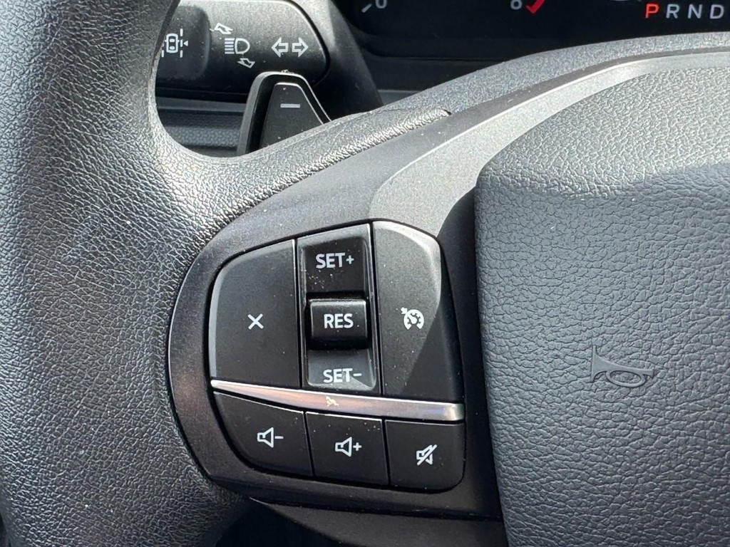 Ford Explorer Vehicle Full-screen Gallery Image 17