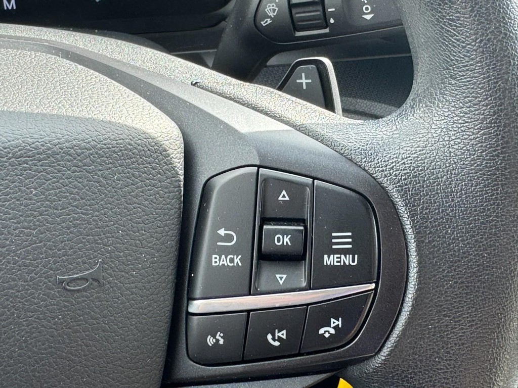 Ford Explorer Vehicle Full-screen Gallery Image 18
