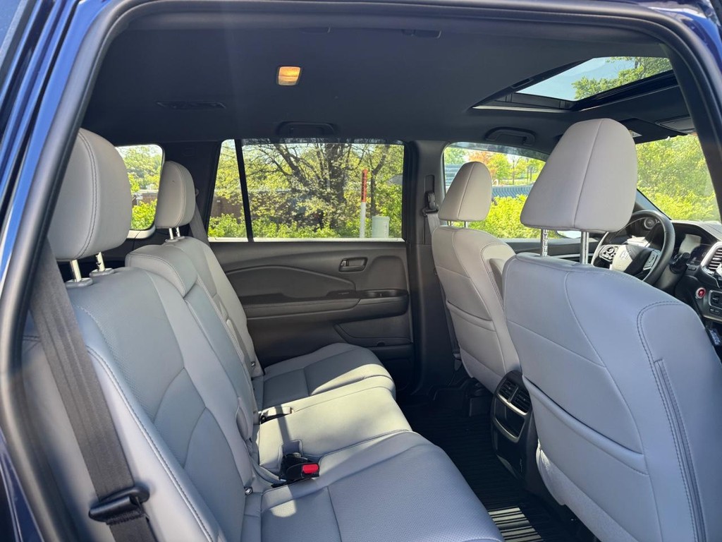 Honda Passport Vehicle Full-screen Gallery Image 10