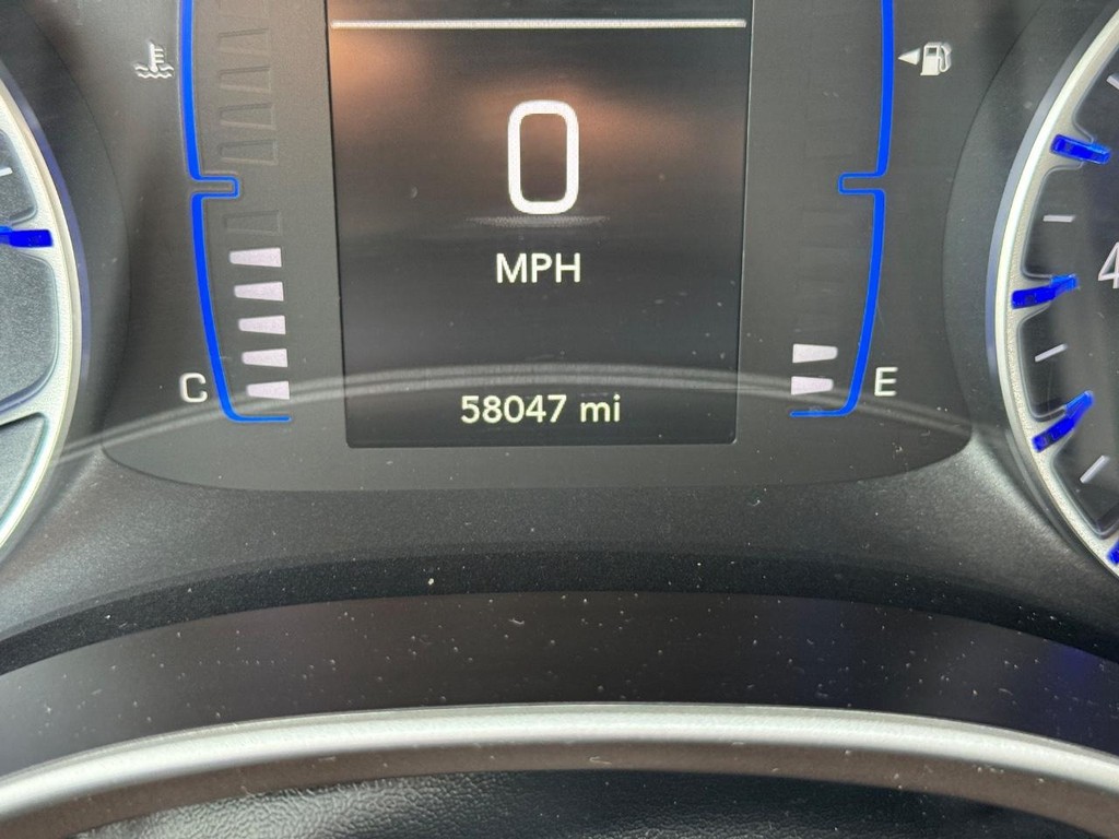 Chrysler Voyager Vehicle Full-screen Gallery Image 19