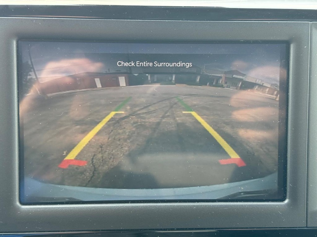 Chrysler Voyager Vehicle Full-screen Gallery Image 21