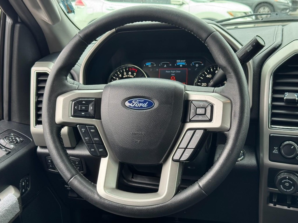 Ford F-150 Vehicle Full-screen Gallery Image 12