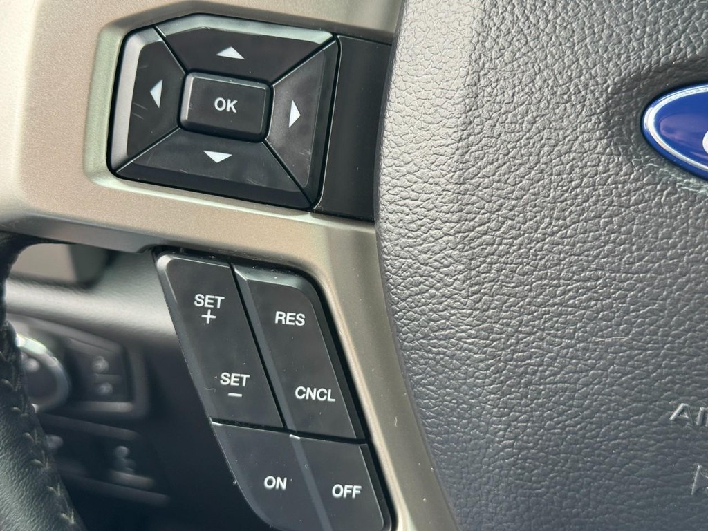 Ford F-150 Vehicle Full-screen Gallery Image 17