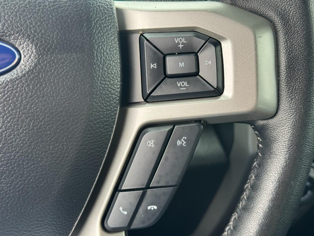 Ford F-150 Vehicle Full-screen Gallery Image 18