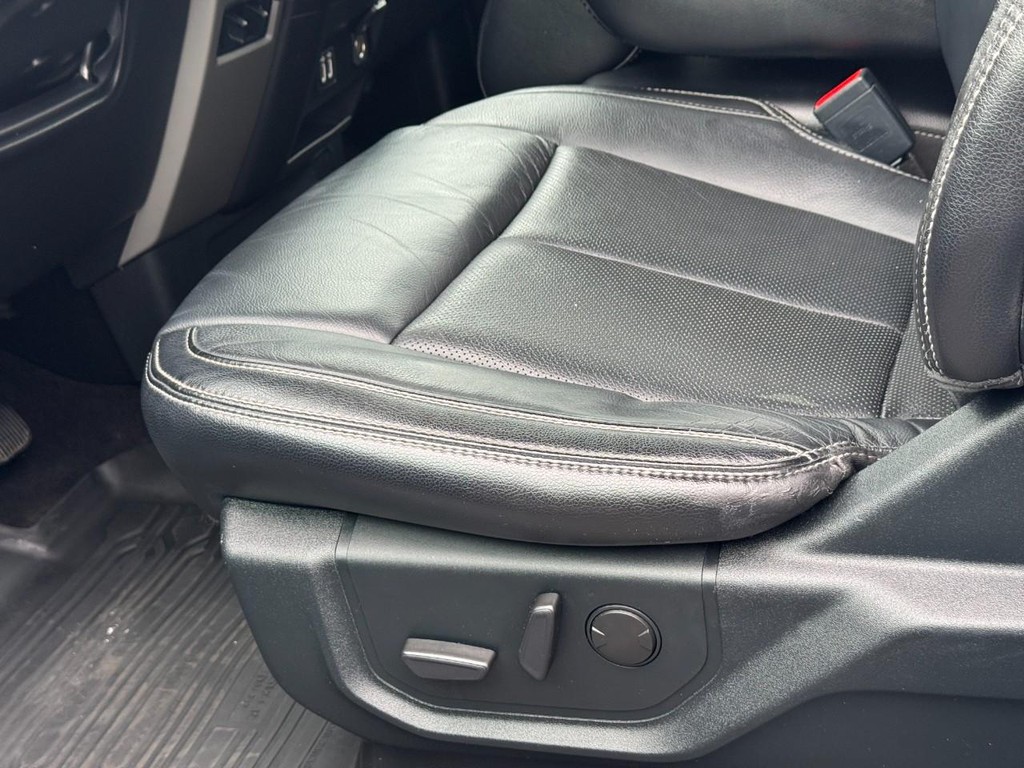 Ford F-150 Vehicle Full-screen Gallery Image 19