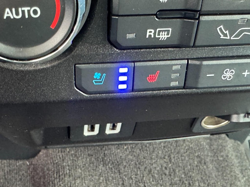 Ford F-150 Vehicle Full-screen Gallery Image 20