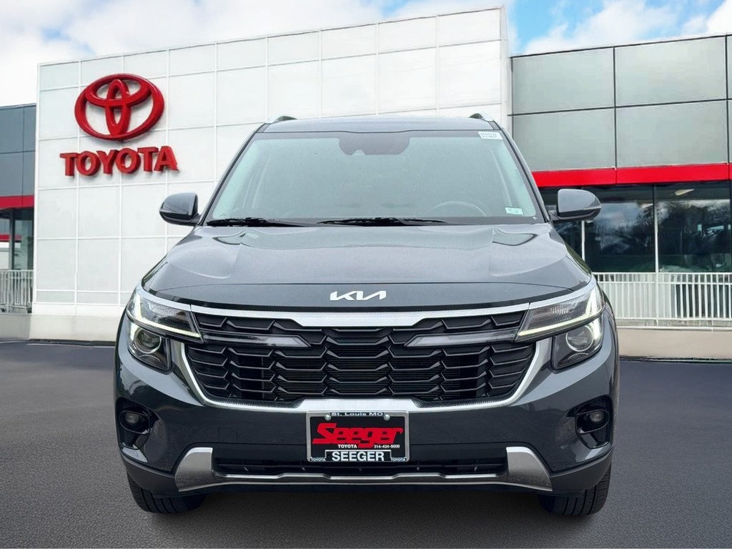 Kia Seltos Vehicle Full-screen Gallery Image 07