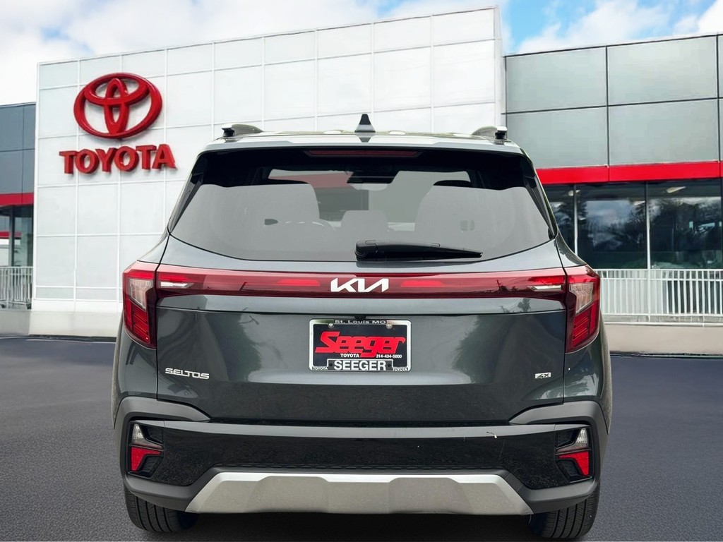 Kia Seltos Vehicle Full-screen Gallery Image 08