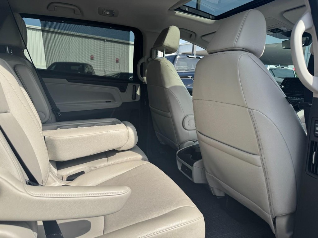 Honda Odyssey Vehicle Full-screen Gallery Image 11