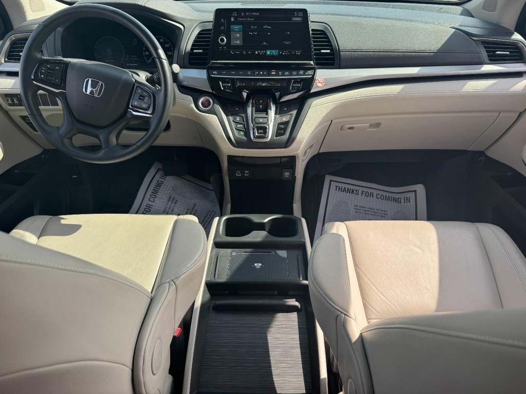 Honda Odyssey Vehicle Full-screen Gallery Image 12