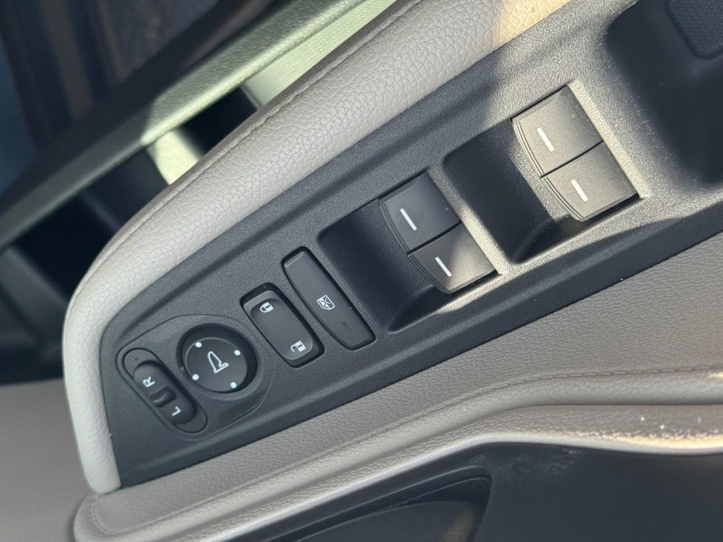 Honda Odyssey Vehicle Full-screen Gallery Image 16